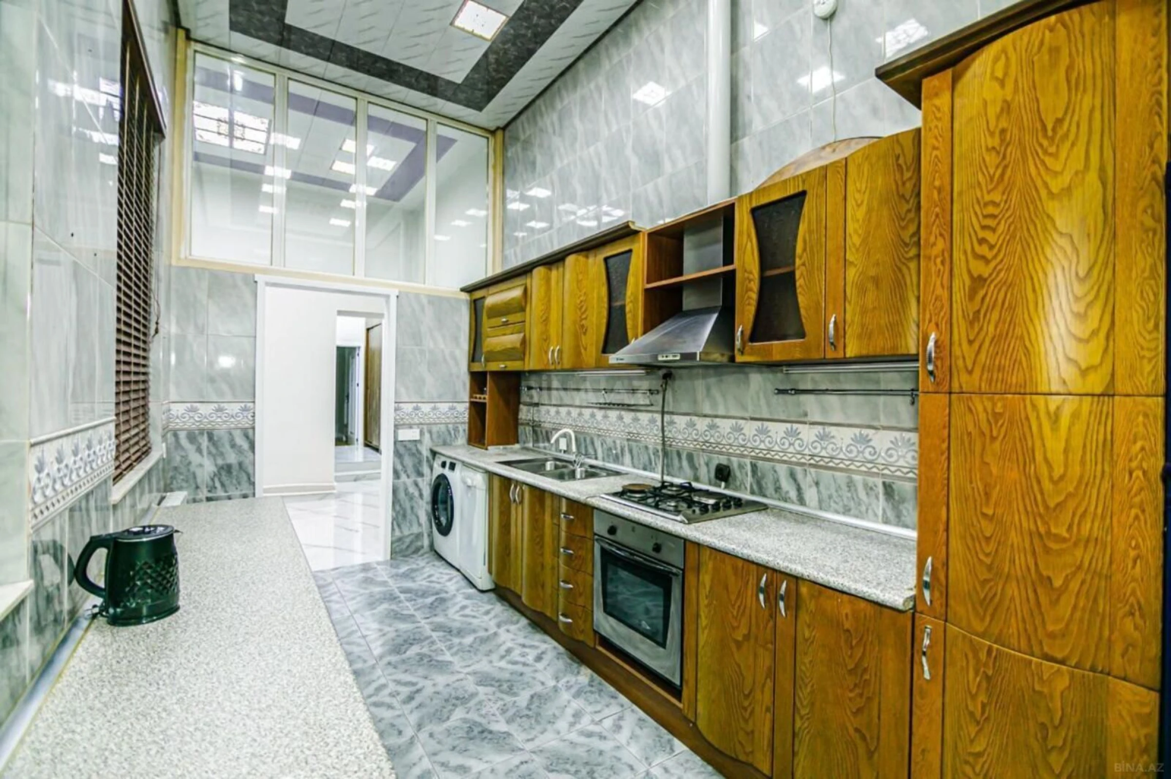 Kirayə verilir 5 otaqlı mənzil 220 m²