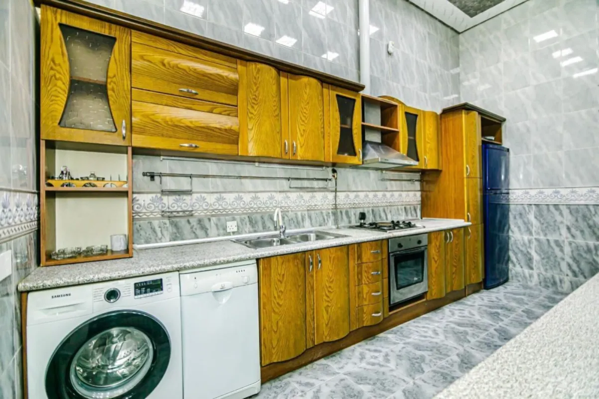 Kirayə verilir 5 otaqlı mənzil 220 m²