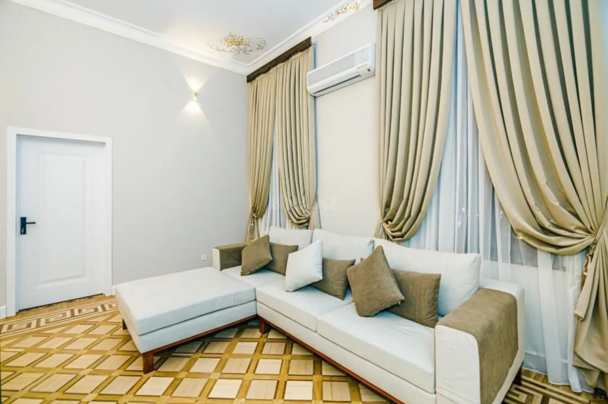 Kirayə verilir 5 otaqlı mənzil 220 m²