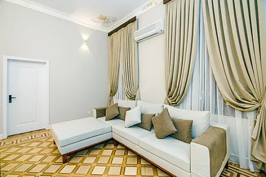 Kirayə verilir 5 otaqlı mənzil 220 m² — Bakı, Sahil qəs. 5 otaq 220.00 m²