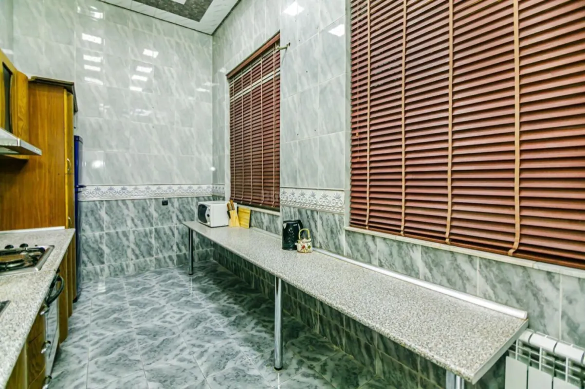 Kirayə verilir 5 otaqlı mənzil 220 m²