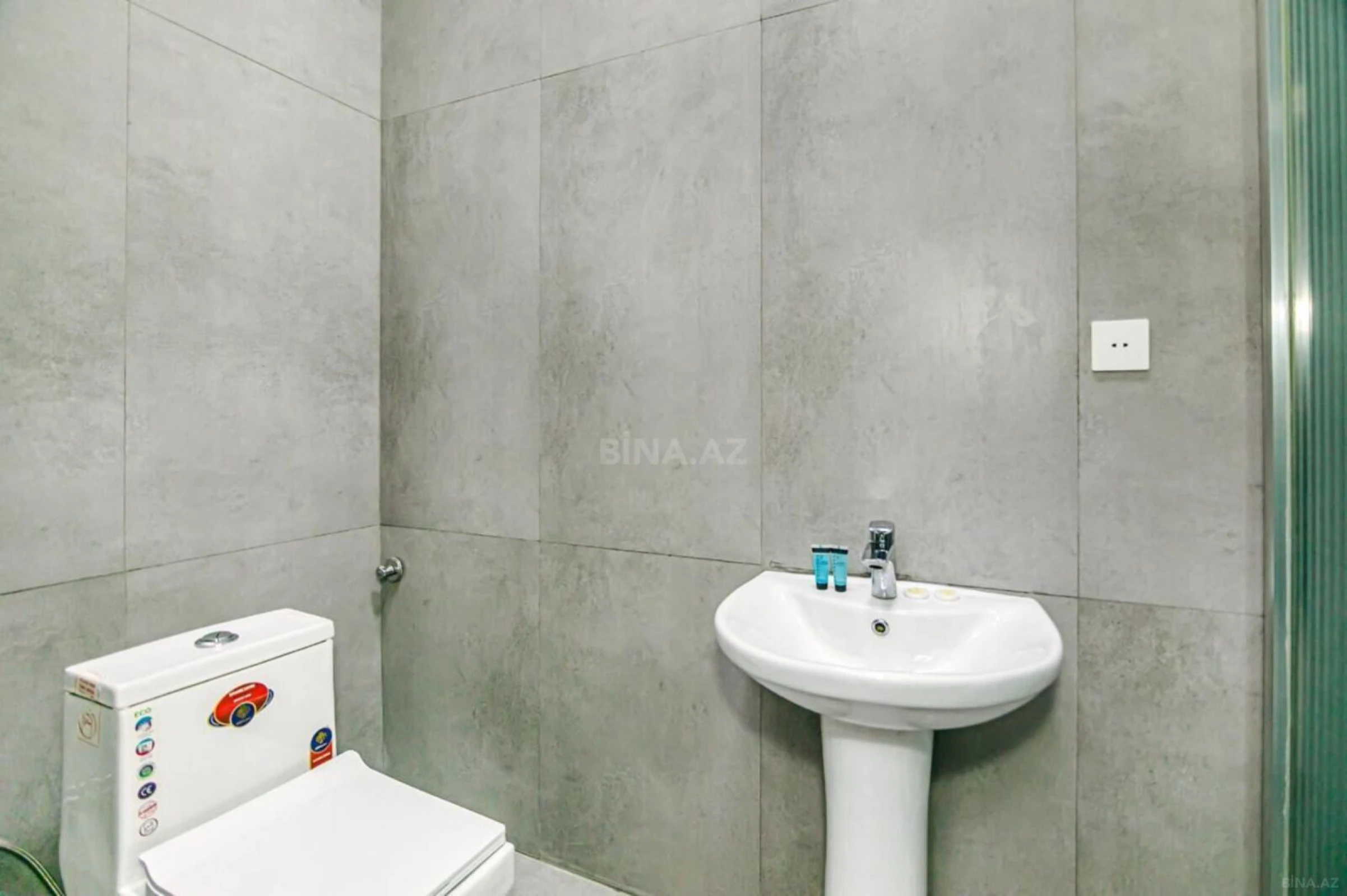 Kirayə verilir 5 otaqlı mənzil 220 m²