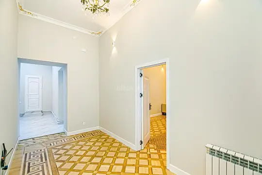 Kirayə verilir 5 otaqlı mənzil 220 m²