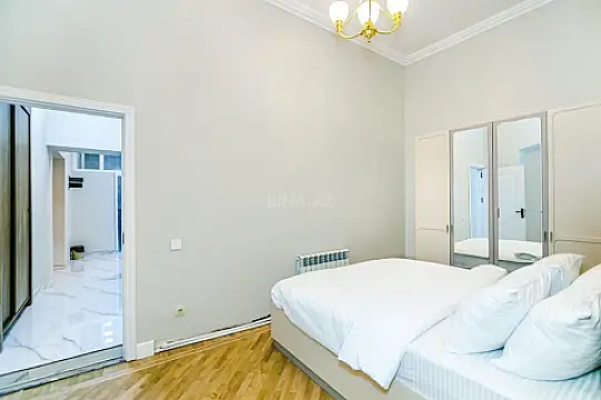 Kirayə verilir 5 otaqlı mənzil 220 m²