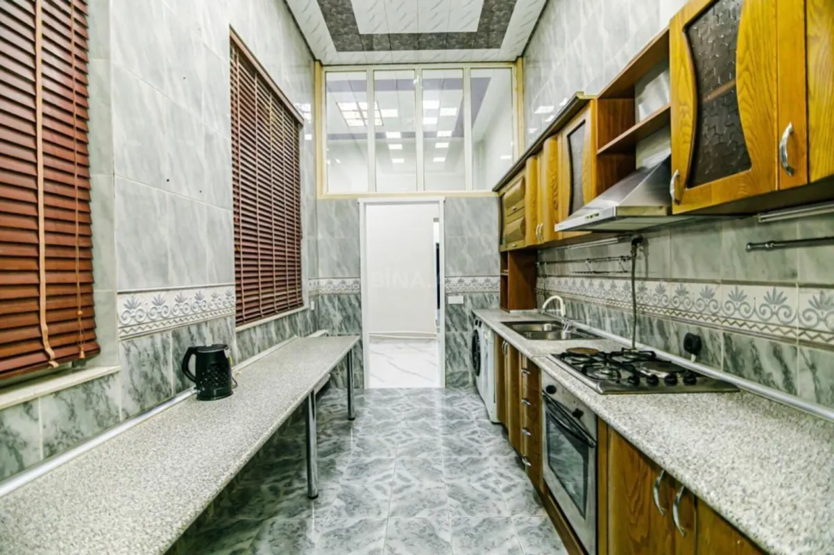 Kirayə verilir 5 otaqlı mənzil 220 m²