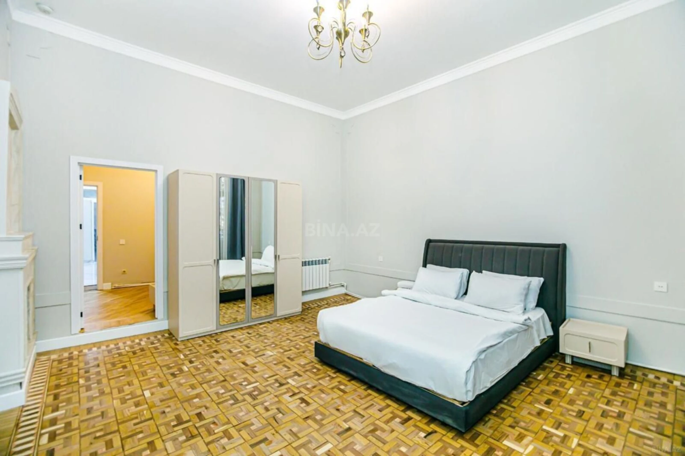 Kirayə verilir 5 otaqlı mənzil 220 m²