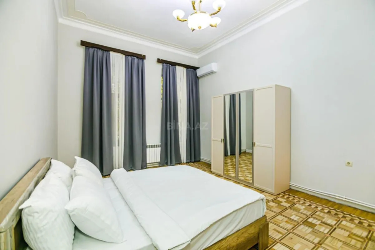 Kirayə verilir 5 otaqlı mənzil 220 m²