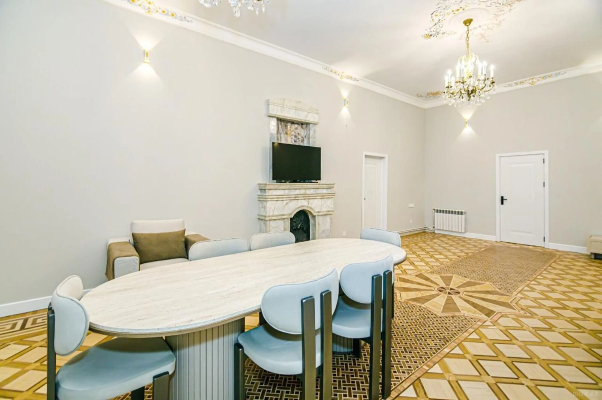 Kirayə verilir 5 otaqlı mənzil 220 m²