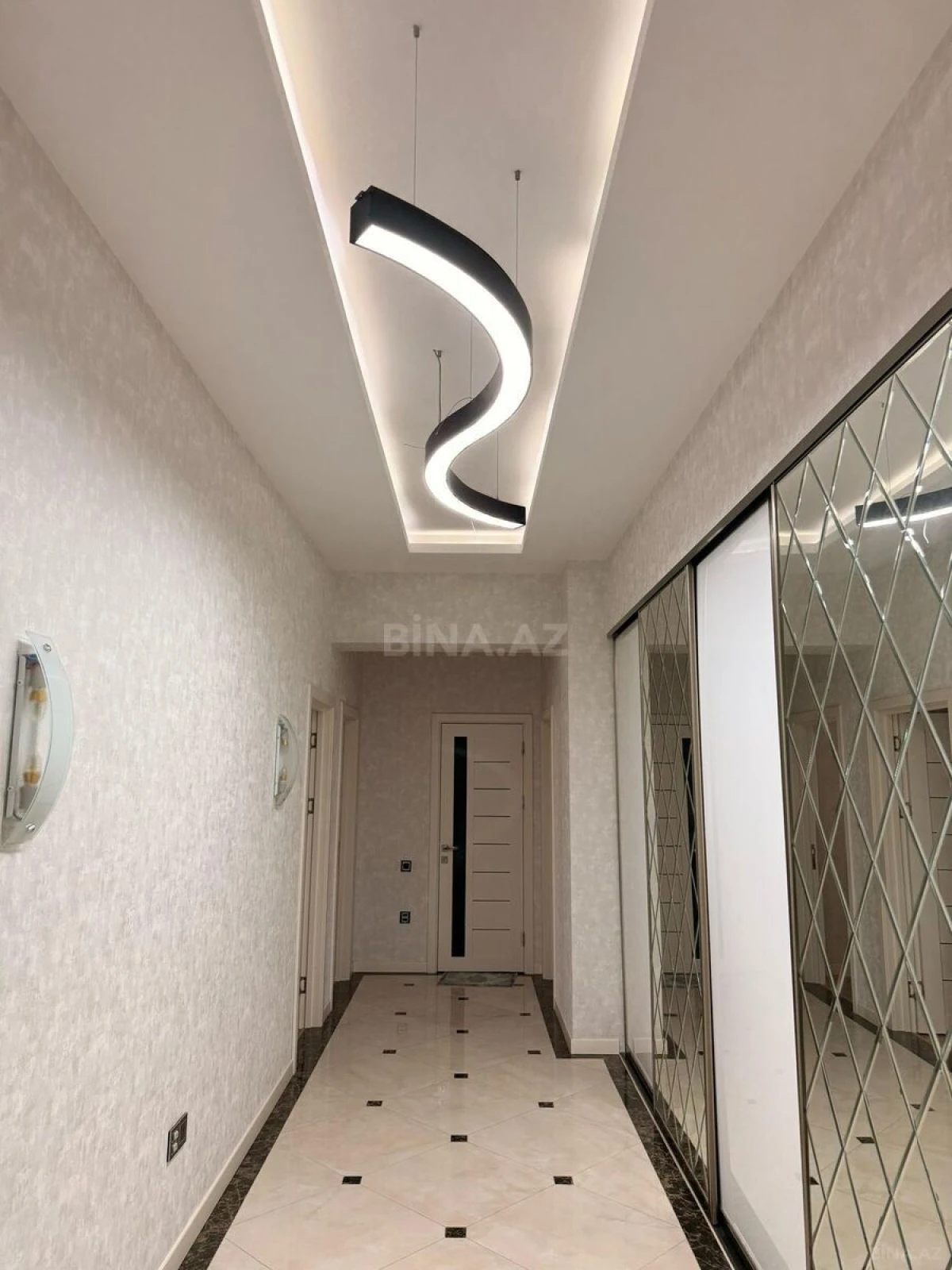 Kirayə verilir 3 otaqlı mənzil 150 m²