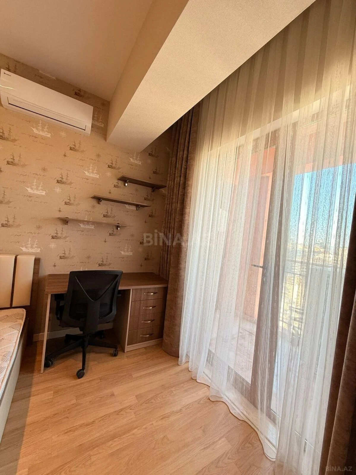 Kirayə verilir 3 otaqlı mənzil 150 m²