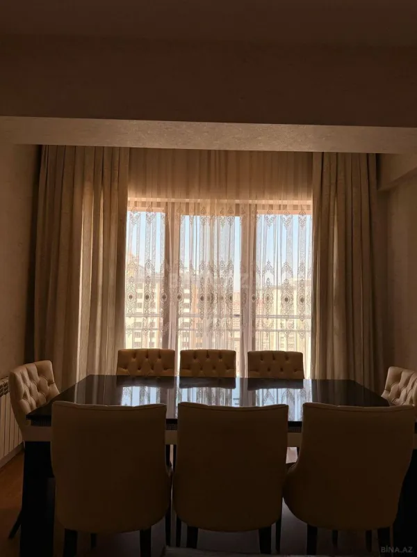 Kirayə verilir 3 otaqlı mənzil 150 m²