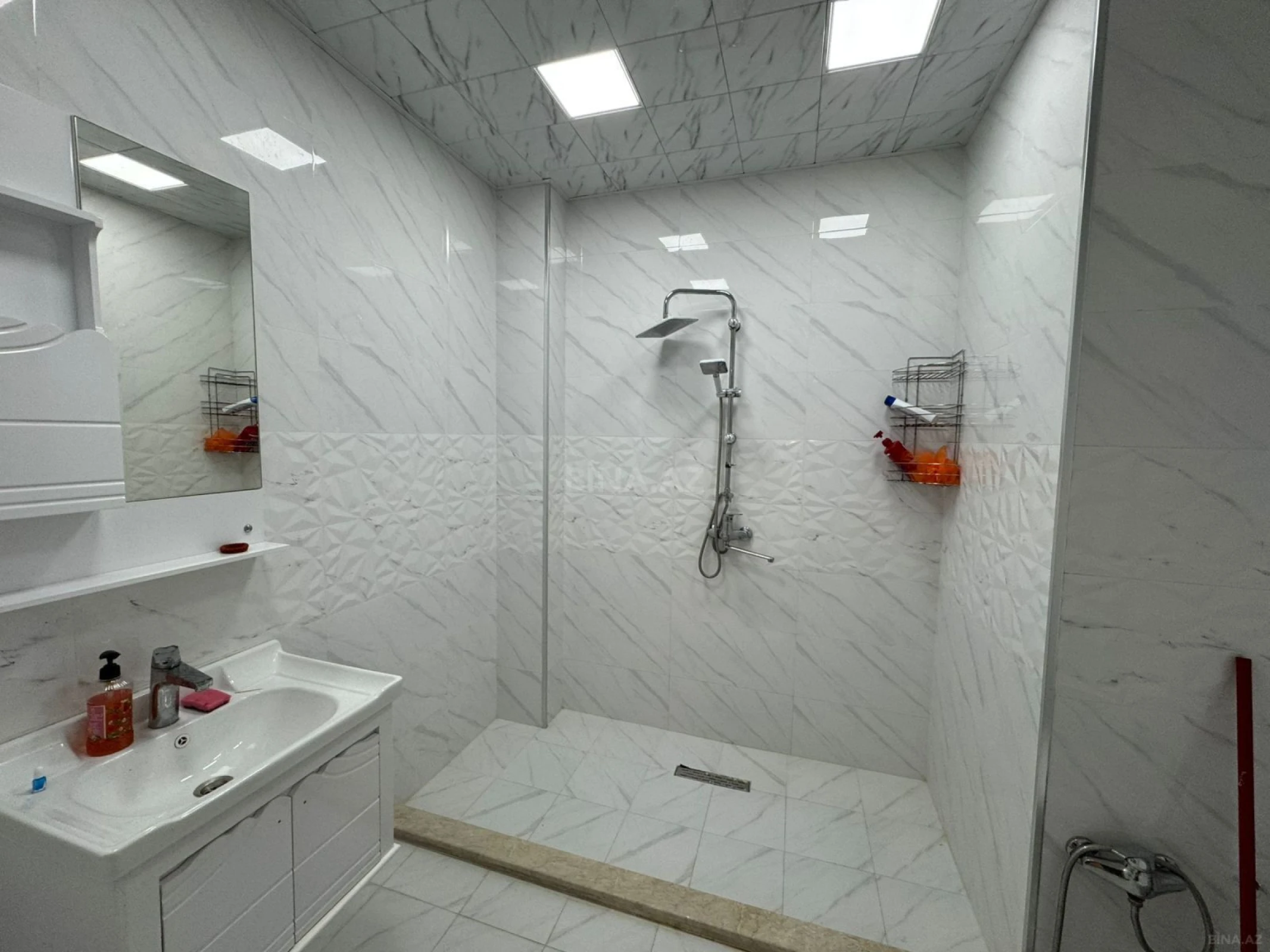 Kirayə verilir 4 otaqlı mənzil 165 m²