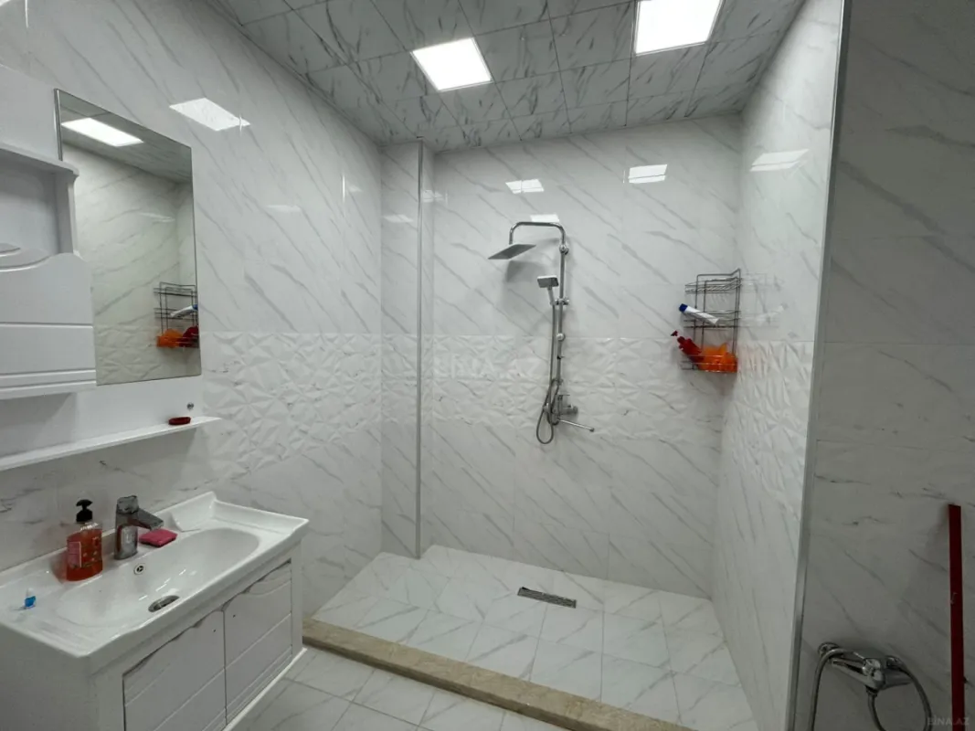 Kirayə verilir 4 otaqlı mənzil 165 m²