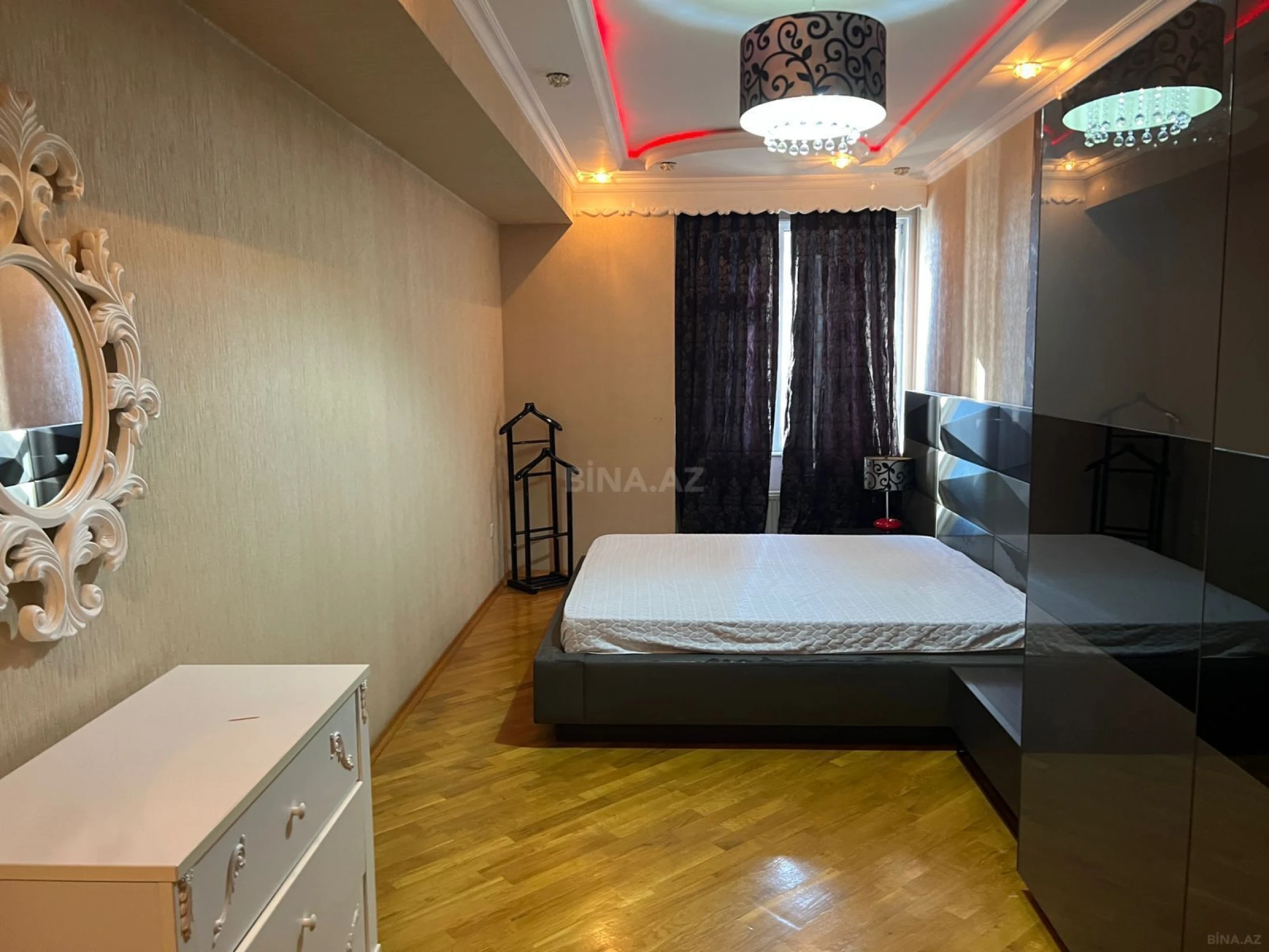 Kirayə verilir 4 otaqlı mənzil 165 m²