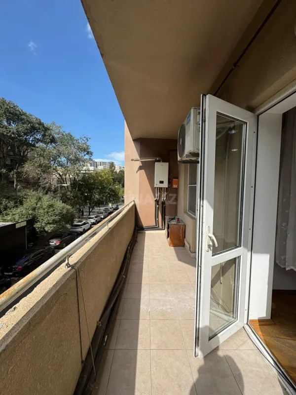 Kirayə verilir 2 otaqlı mənzil 110 m²