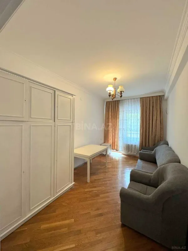 Kirayə verilir 2 otaqlı mənzil 110 m²