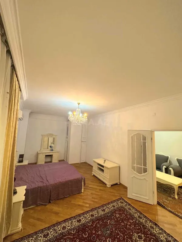 Kirayə verilir 2 otaqlı mənzil 110 m²