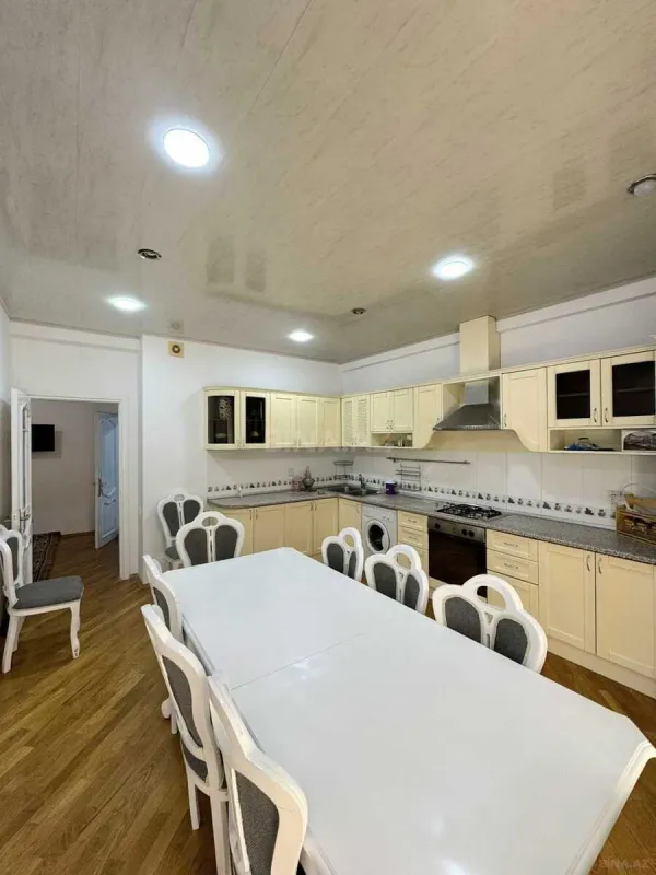 Kirayə verilir 2 otaqlı mənzil 110 m²