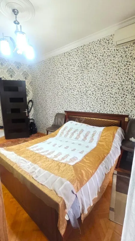 Satılır 5 otaqlı mənzil 125 m²