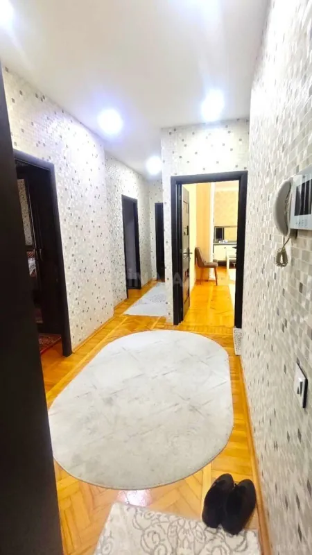 Satılır 5 otaqlı mənzil 125 m²