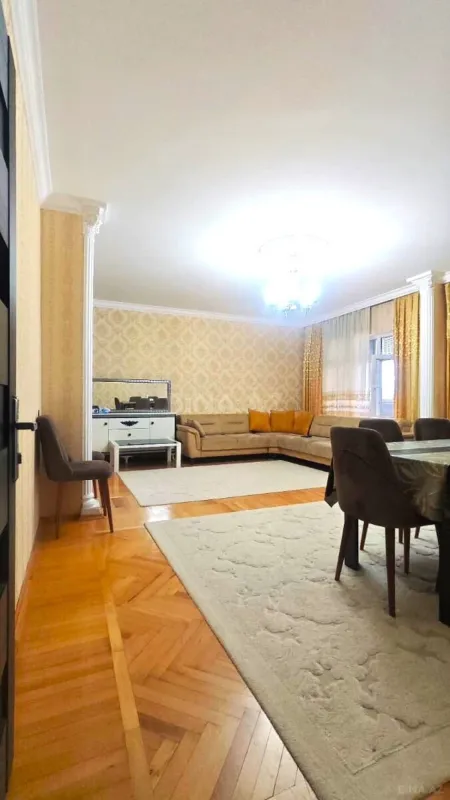 Satılır 5 otaqlı mənzil 125 m²