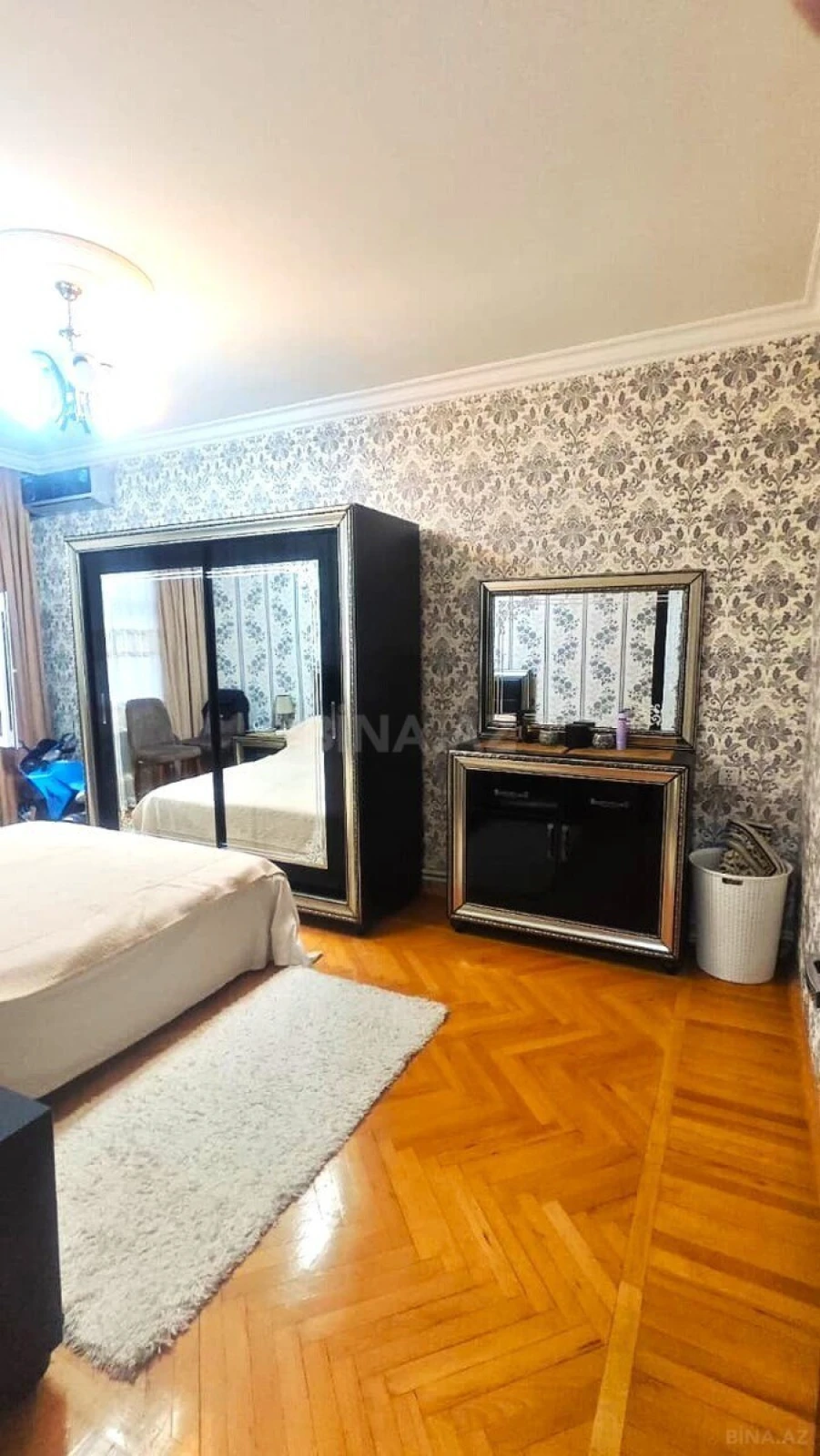Satılır 5 otaqlı mənzil 125 m²