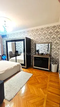 Satılır 5 otaqlı mənzil 125 m²