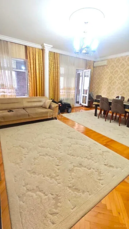 Satılır 5 otaqlı mənzil 125 m²
