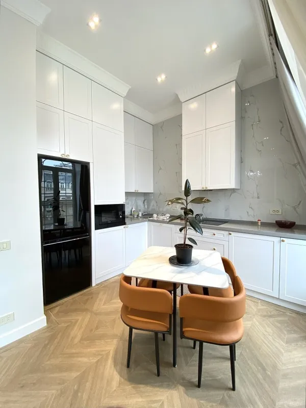 Kirayə verilir 2 otaqlı mənzil 85 m²