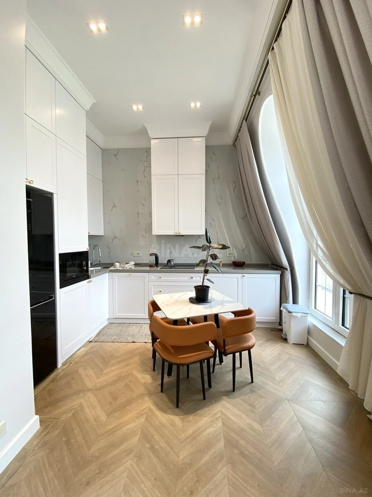 Kirayə verilir 2 otaqlı mənzil 85 m²