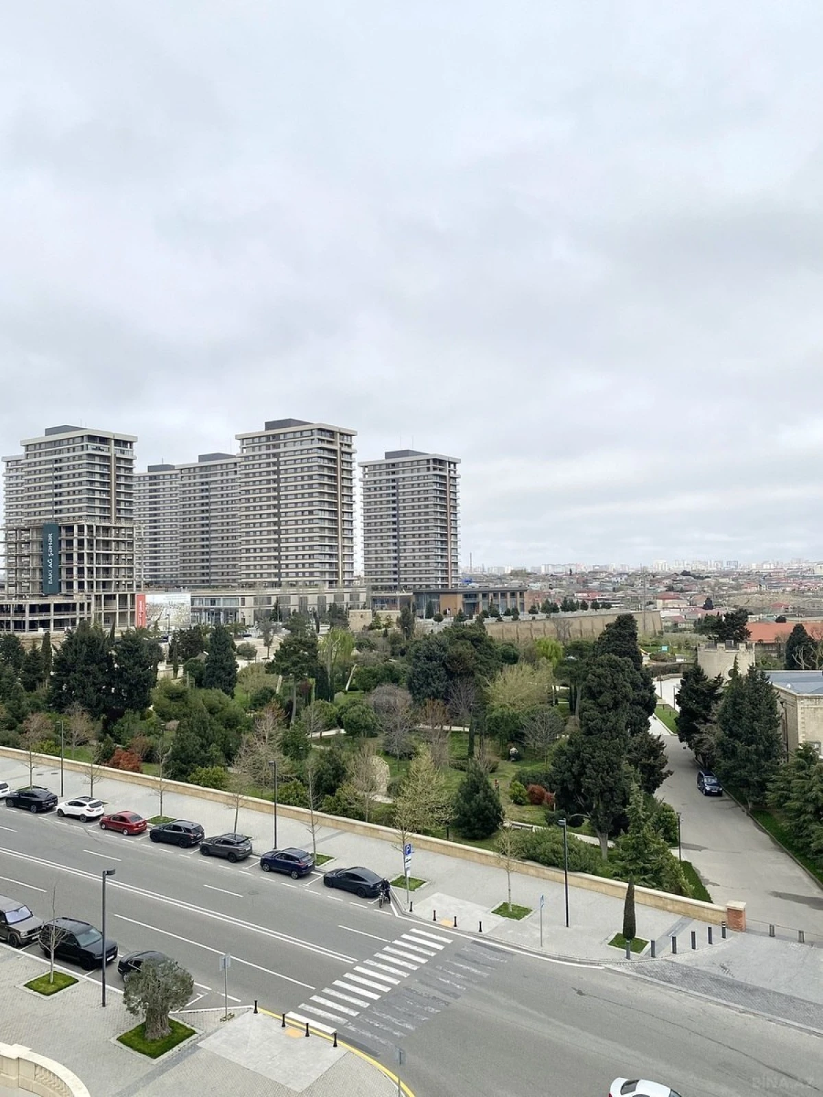 Kirayə verilir 2 otaqlı mənzil 85 m²
