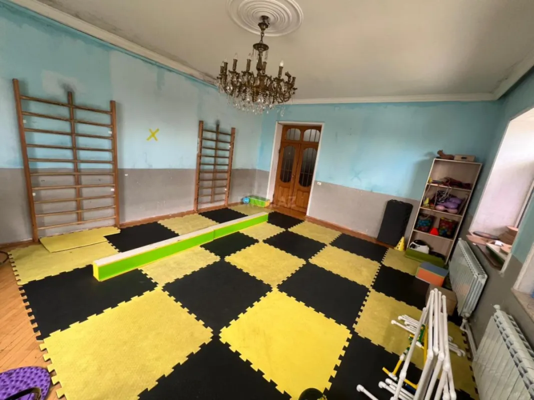 Kirayə verilir 8 otaqlı həyət evi 250 m²