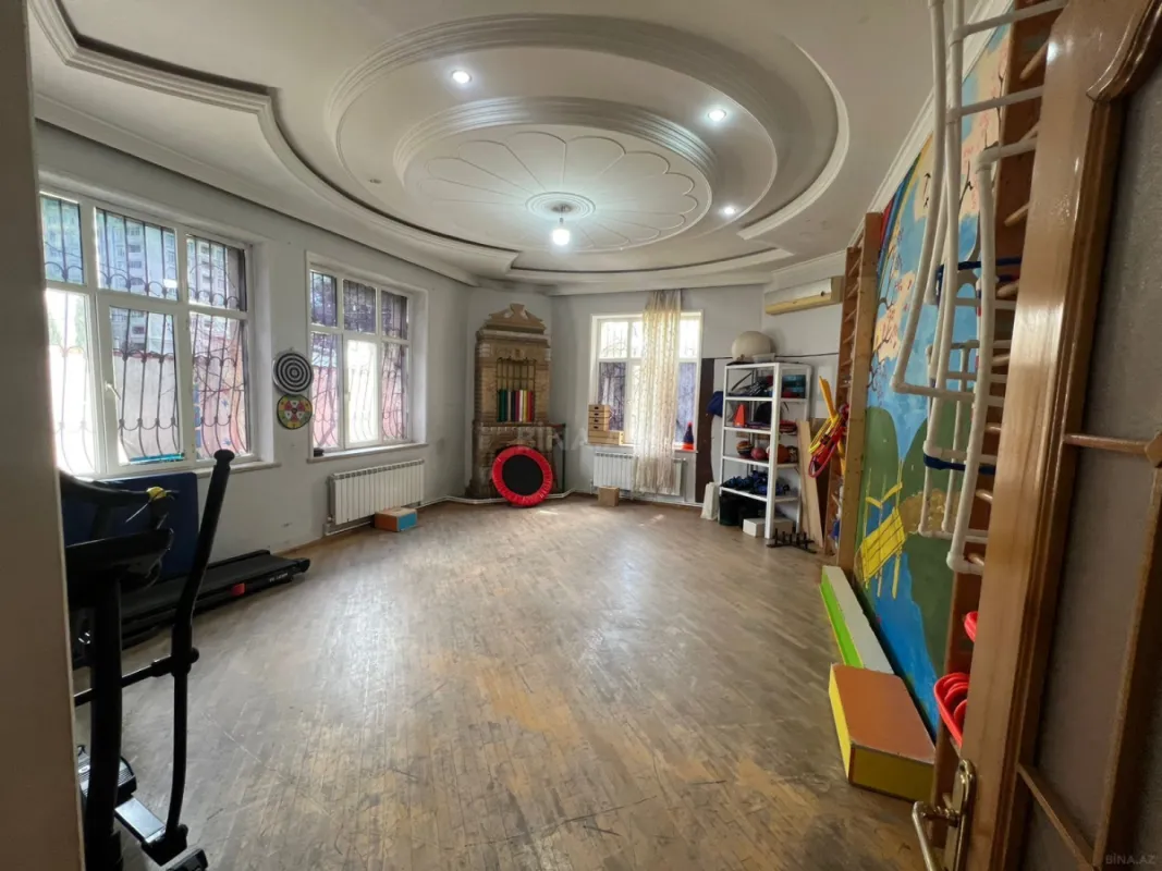 Kirayə verilir 8 otaqlı həyət evi 250 m²