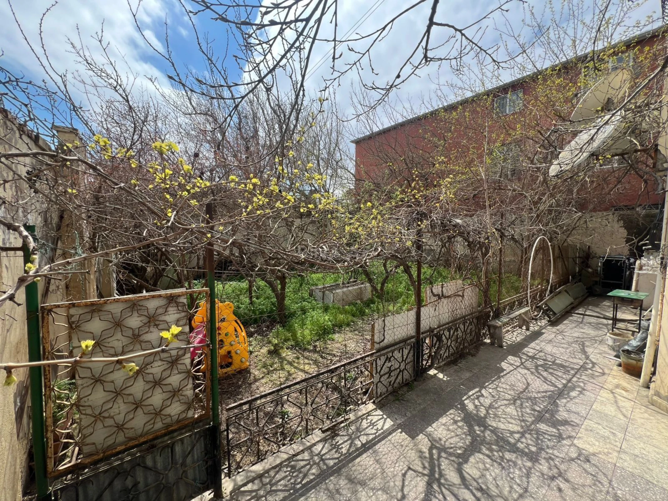 Kirayə verilir 8 otaqlı həyət evi 250 m²