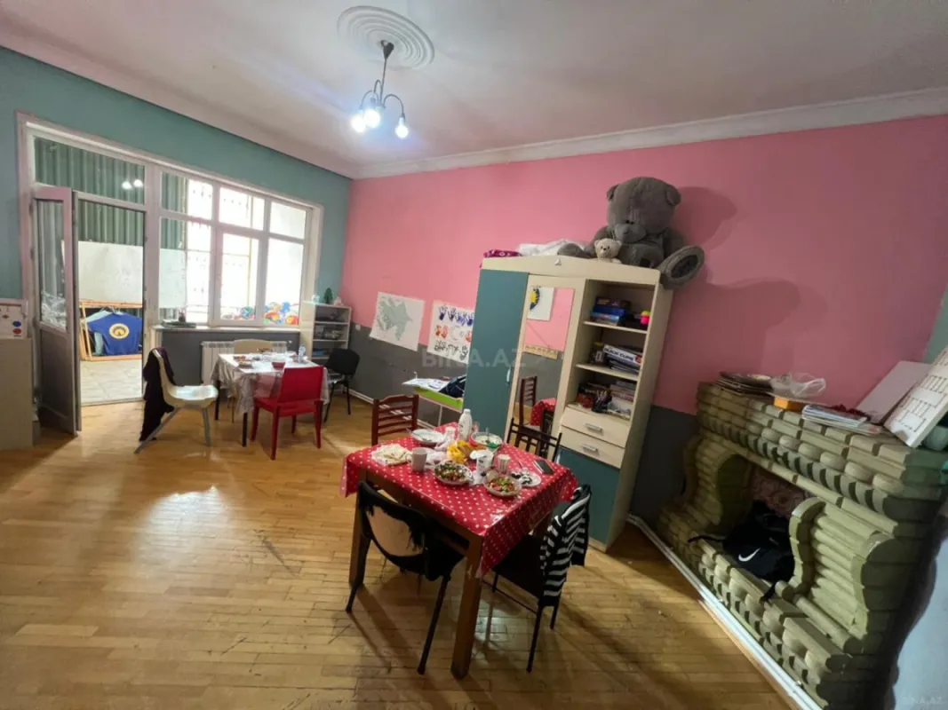 Kirayə verilir 8 otaqlı həyət evi 250 m²