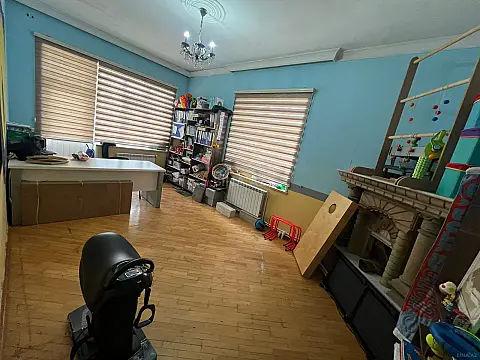 Kirayə verilir 8 otaqlı həyət evi 250 m²