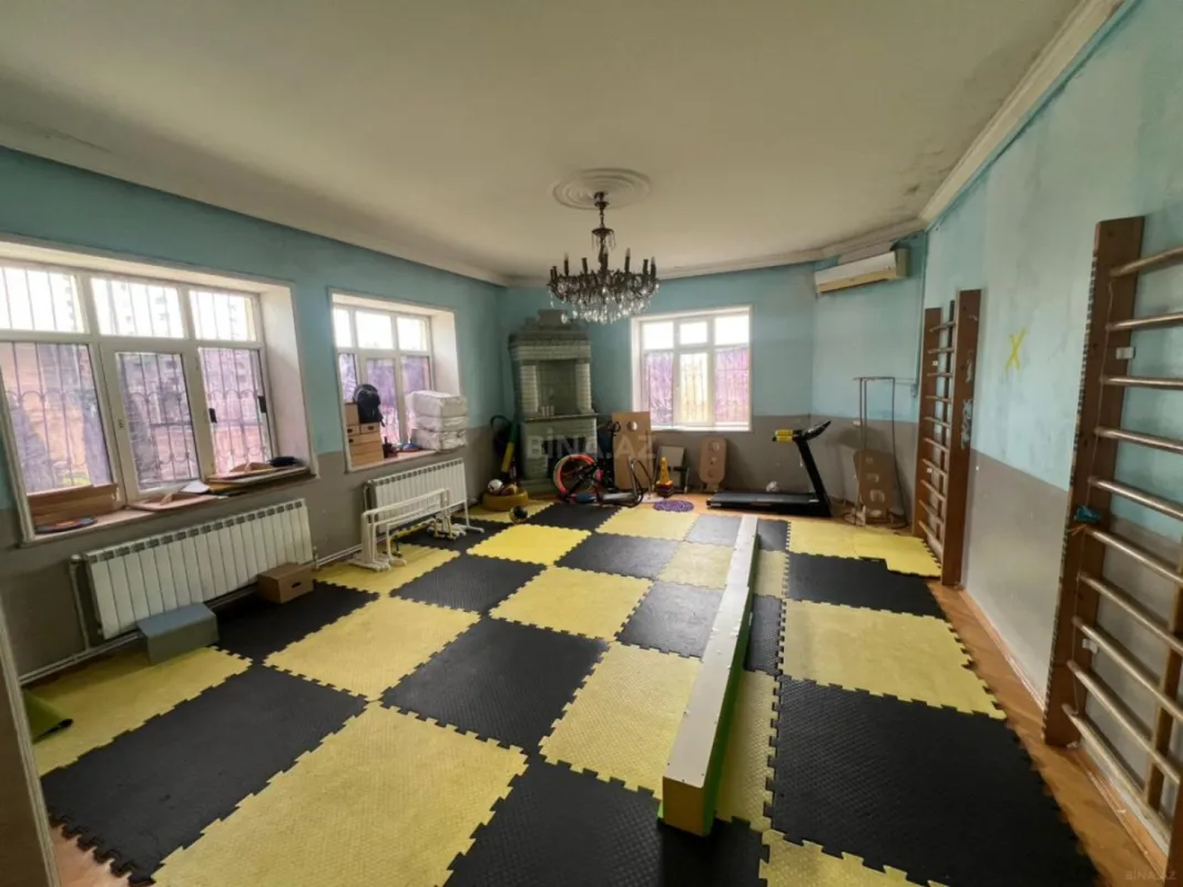 Kirayə verilir 8 otaqlı həyət evi 250 m²
