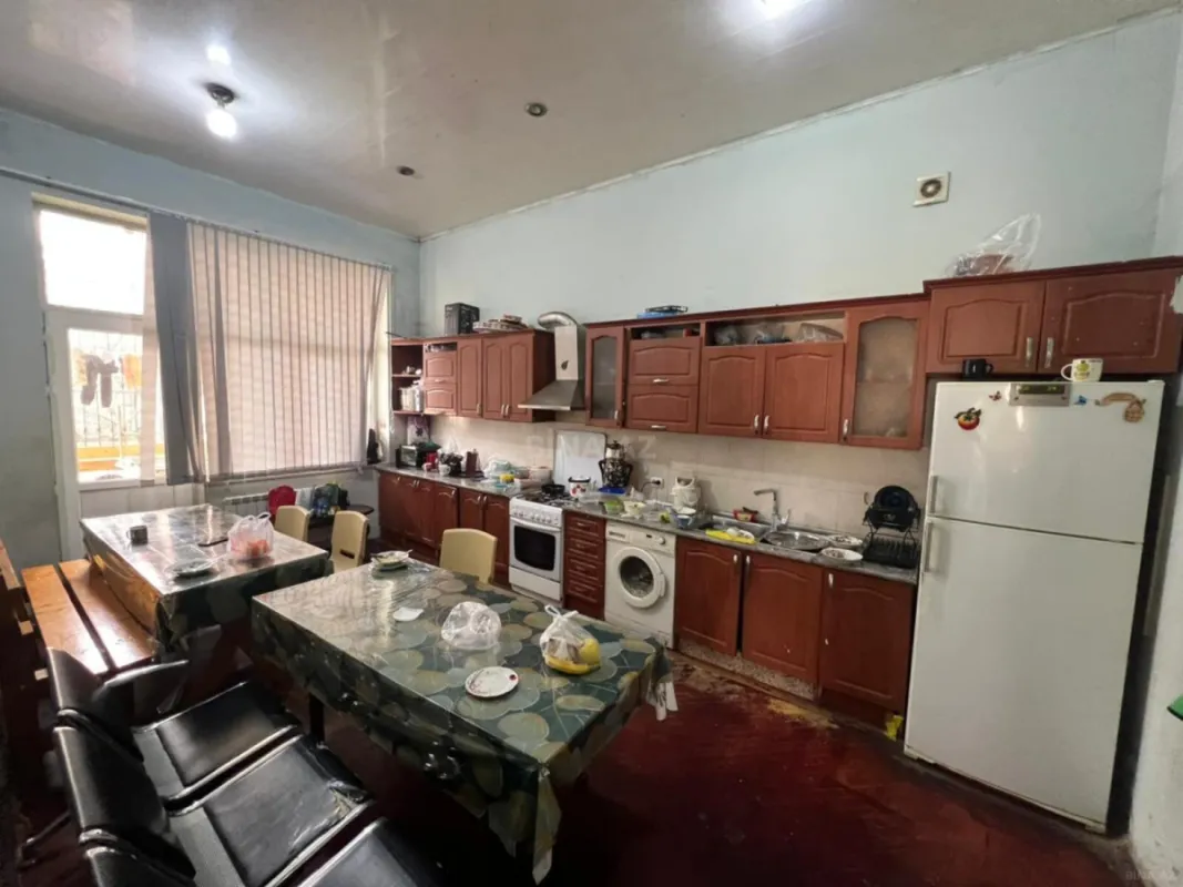 Kirayə verilir 8 otaqlı həyət evi 250 m²