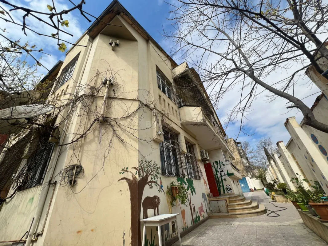 Kirayə verilir 8 otaqlı həyət evi 250 m²