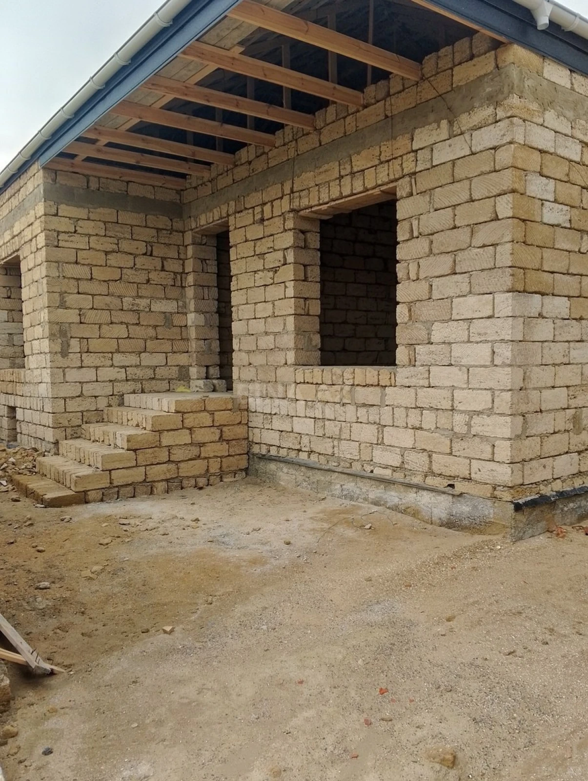 Satılır 4 otaqlı həyət evi 100 m²