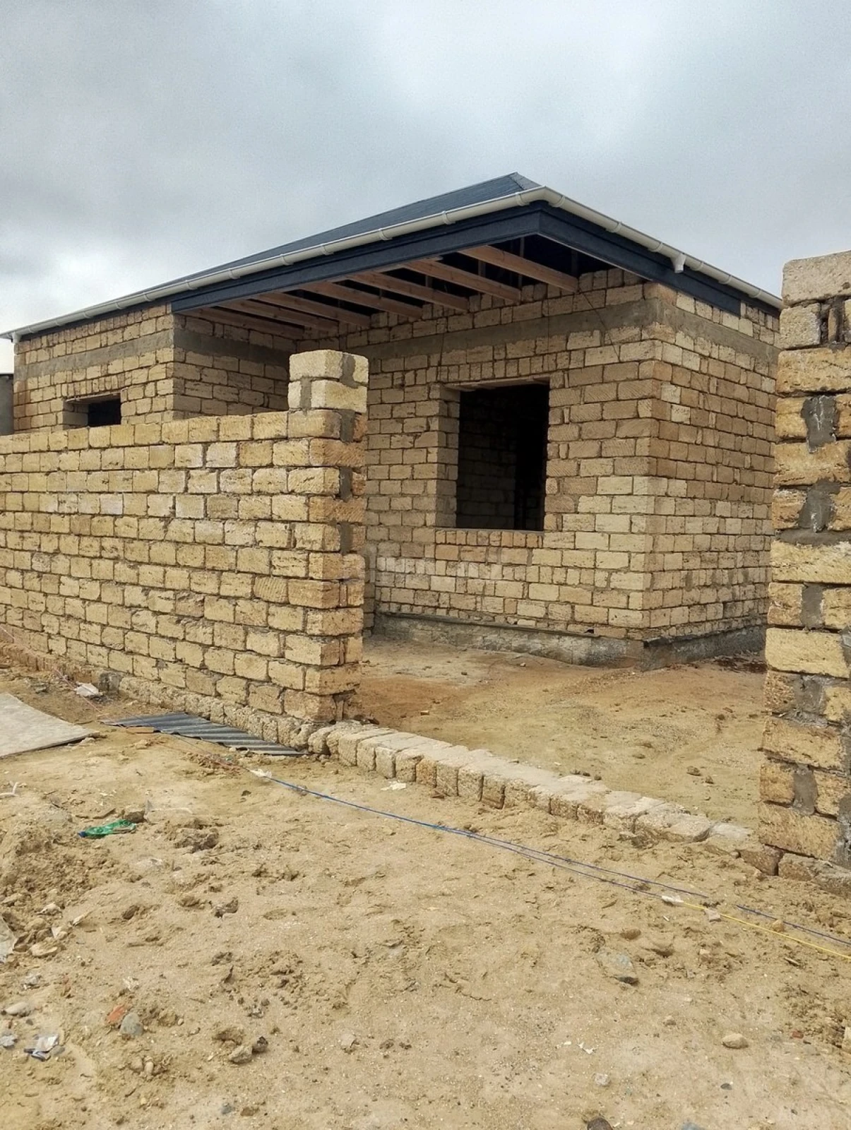 Satılır 4 otaqlı həyət evi 100 m²