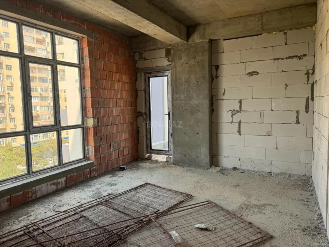 Satılır 4 otaqlı mənzil 127 m²