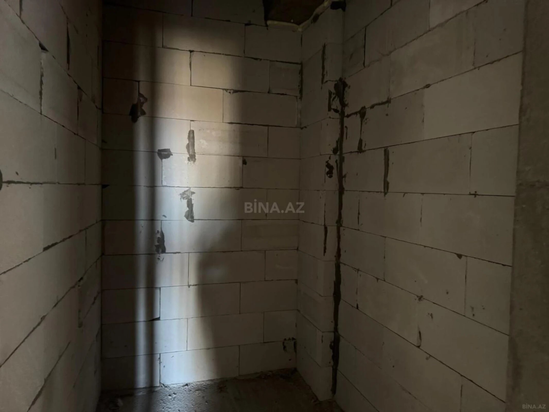 Satılır 4 otaqlı mənzil 127 m²