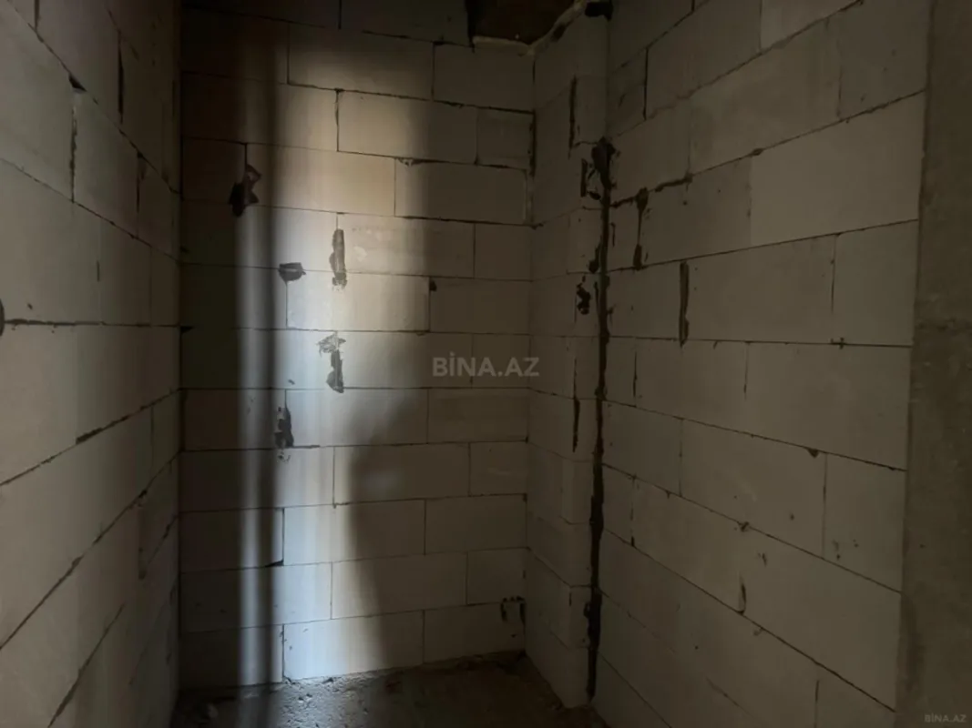 Satılır 4 otaqlı mənzil 127 m²