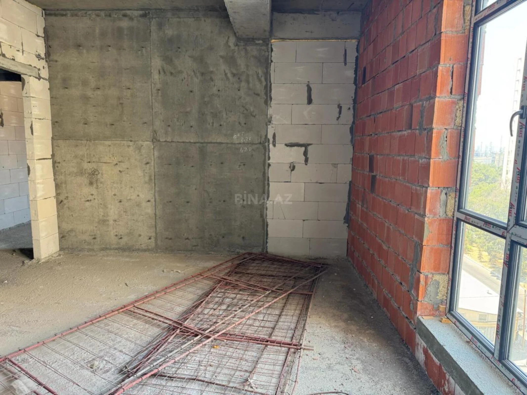 Satılır 4 otaqlı mənzil 127 m²