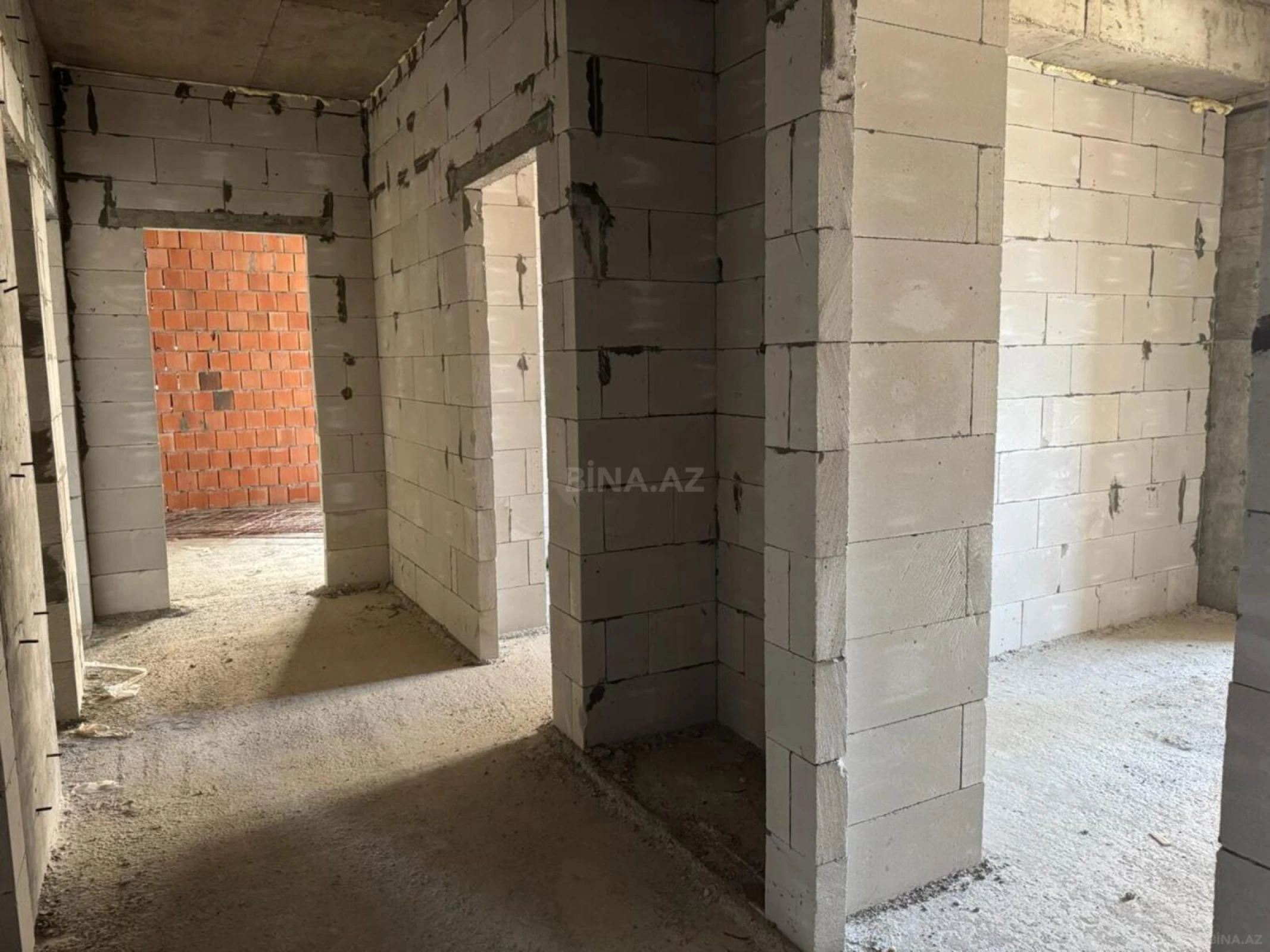 Satılır 4 otaqlı mənzil 127 m²