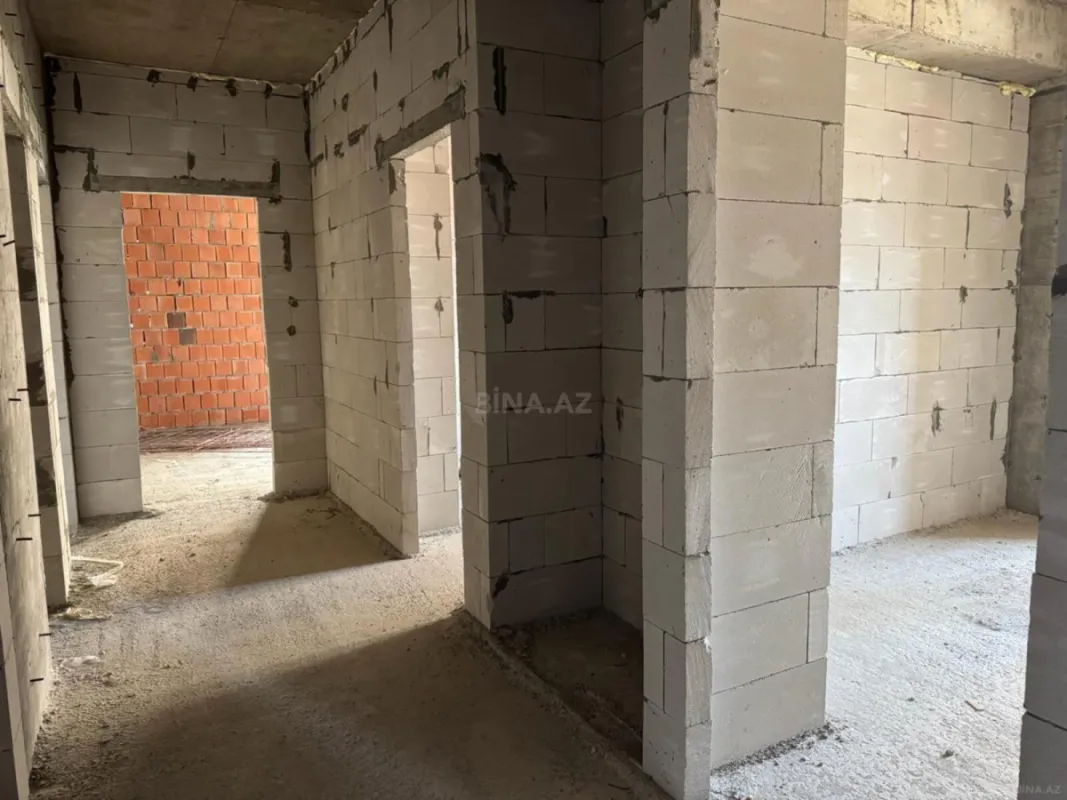Satılır 4 otaqlı mənzil 127 m²