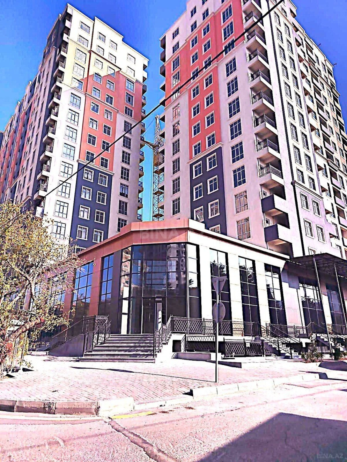 Satılır 4 otaqlı mənzil 127 m²