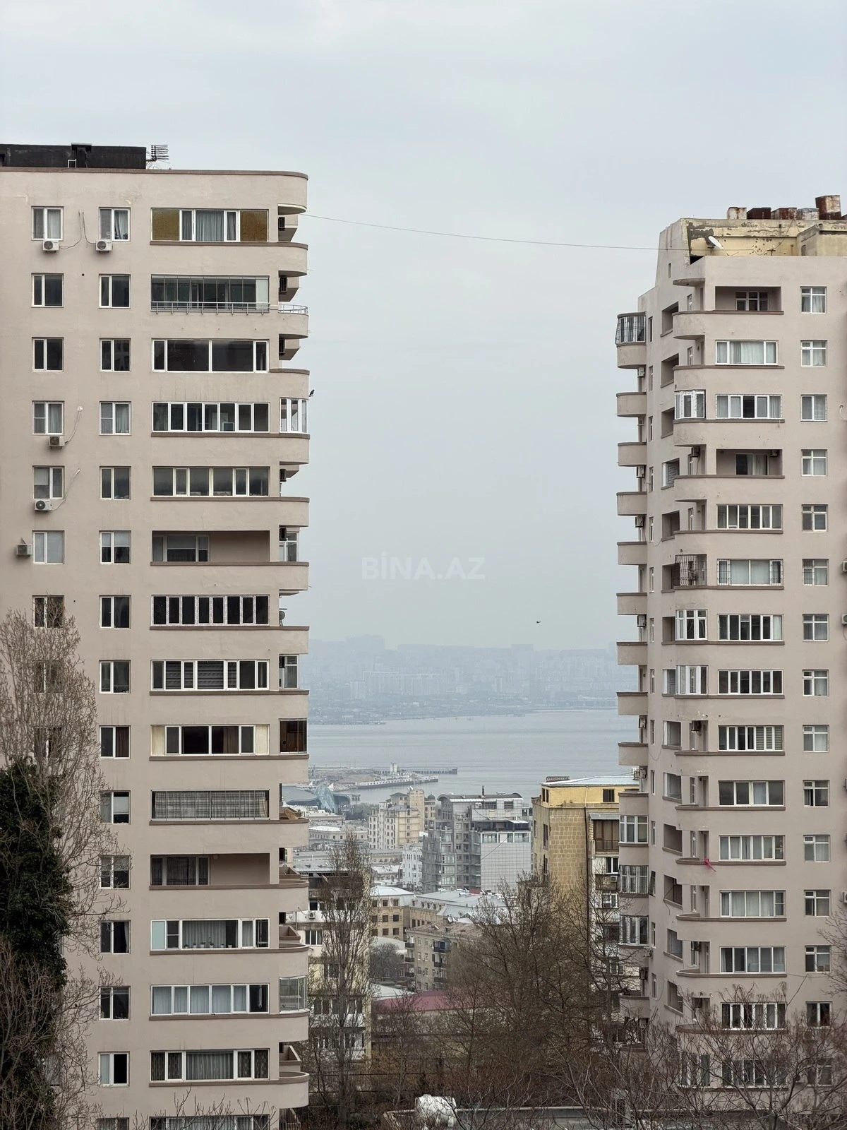 Satılır 4 otaqlı mənzil 230 m²