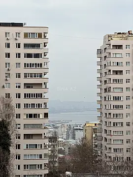 Satılır 4 otaqlı mənzil 230 m²